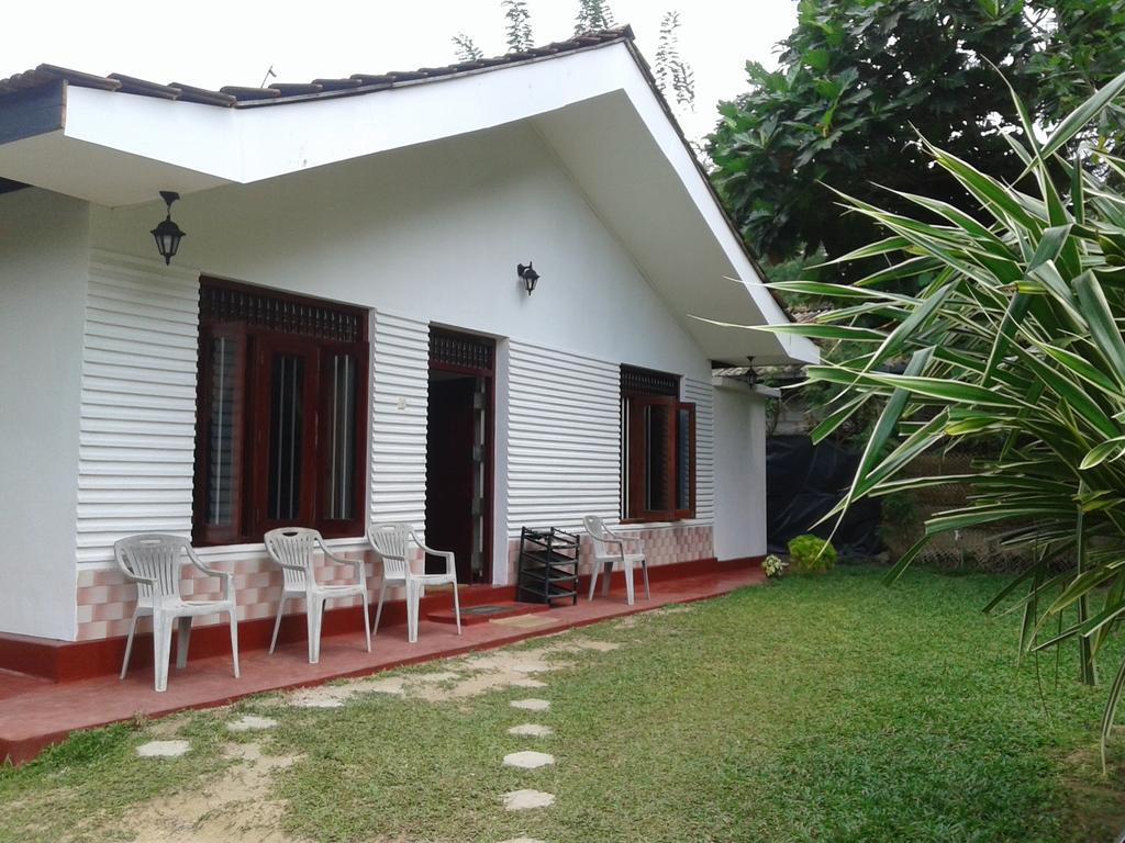 Family Guest House Mirissa Ngoại thất bức ảnh