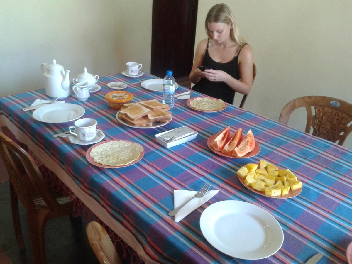 Family Guest House Mirissa Ngoại thất bức ảnh